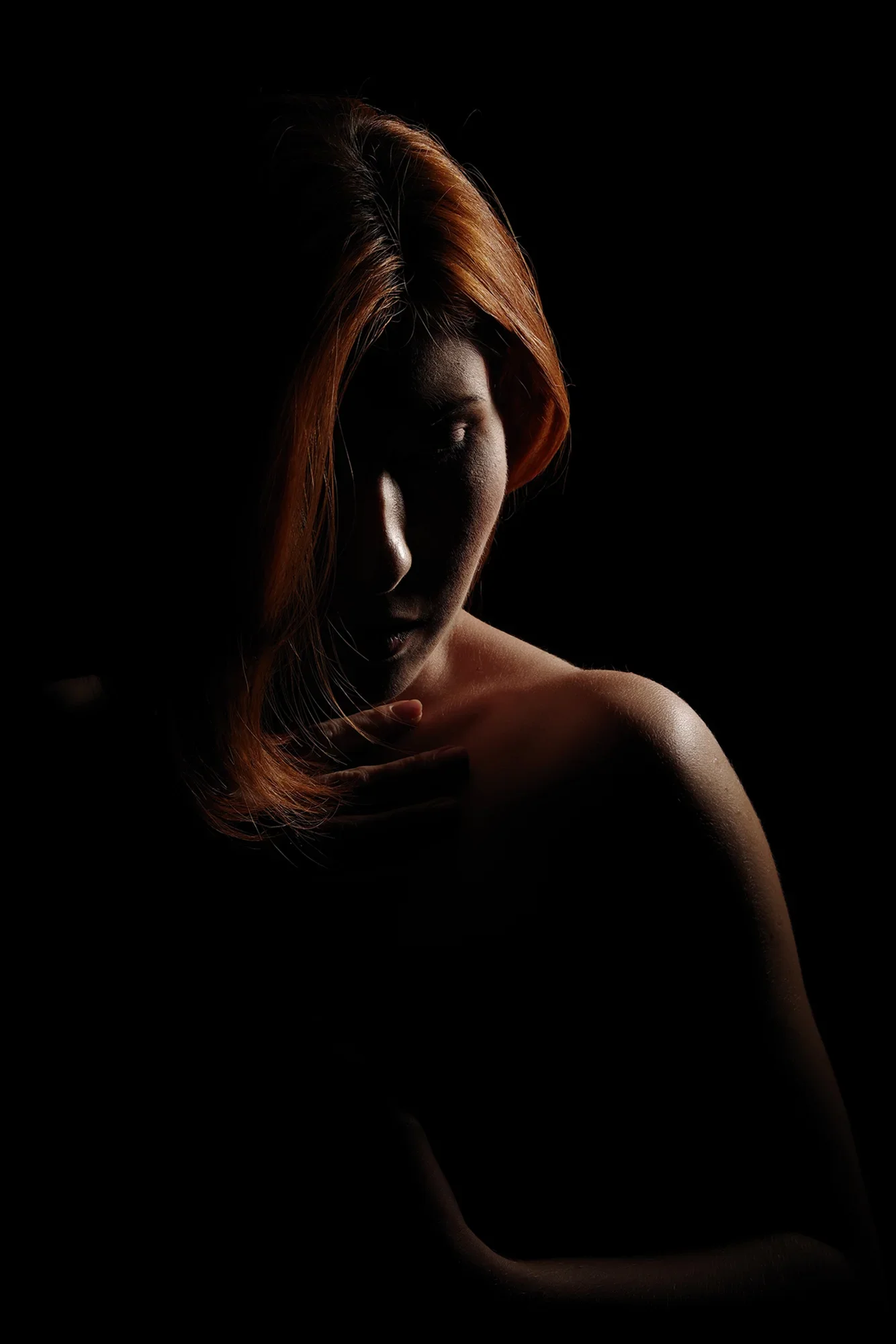 Sztuka wyłaniająca się z mroku | Studio Fotograficzne Tomasz Pawlak w Łodzi