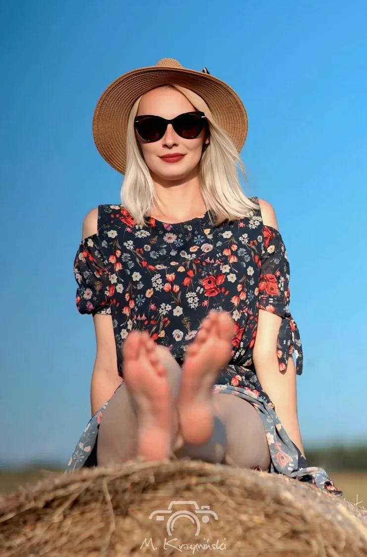 Blondynka w krainie słońca. Misja: odpoczynek.